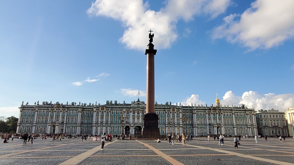 Palace Square (Дворцовая площадь) (Source: Google Maps)