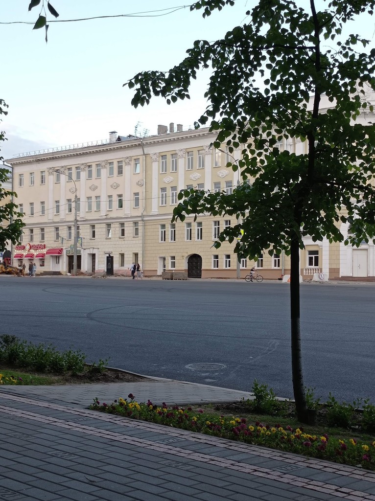 Площадь Минина и Пожарского (Minin and Pozharsky Square) (Source: Google Maps)