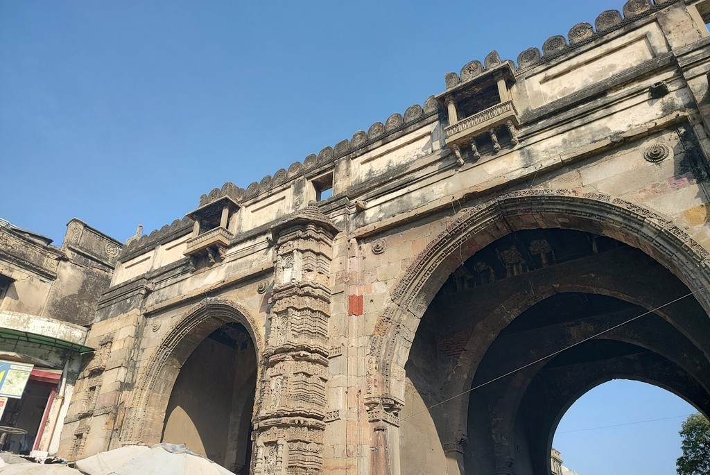 Teen Darwaza (Source: Google Maps)