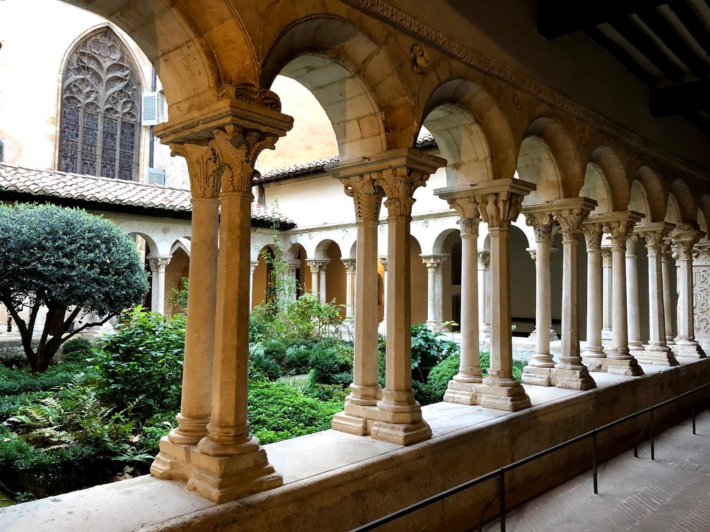 Cathédrale Saint-Sauveur (Source: Google Maps)