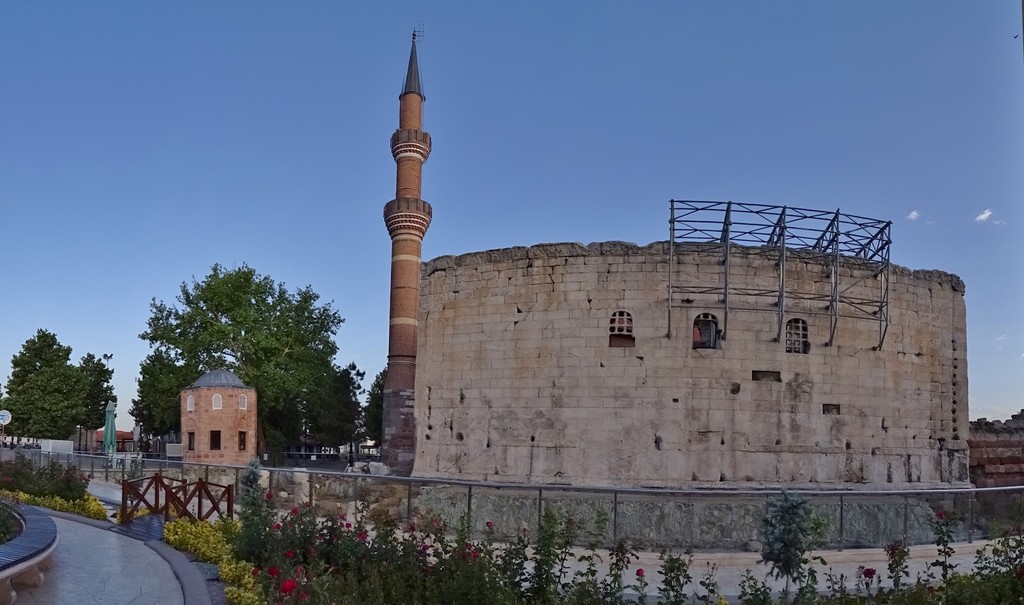 Temple of Augustus and Rome (Source: Google Maps)