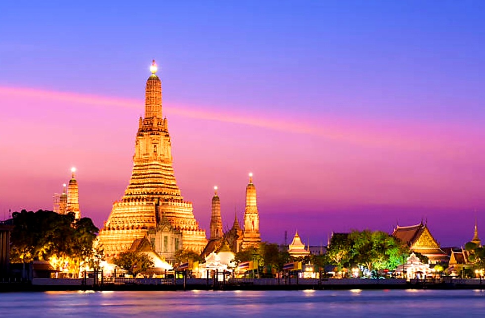 Wat Arun (Temple of Dawn) (Source: Google Maps)