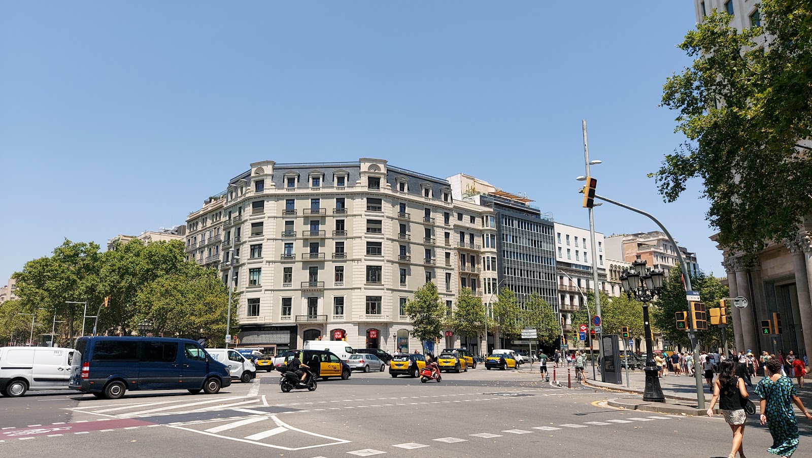 Passeig de Gràcia (Source: Google Maps)