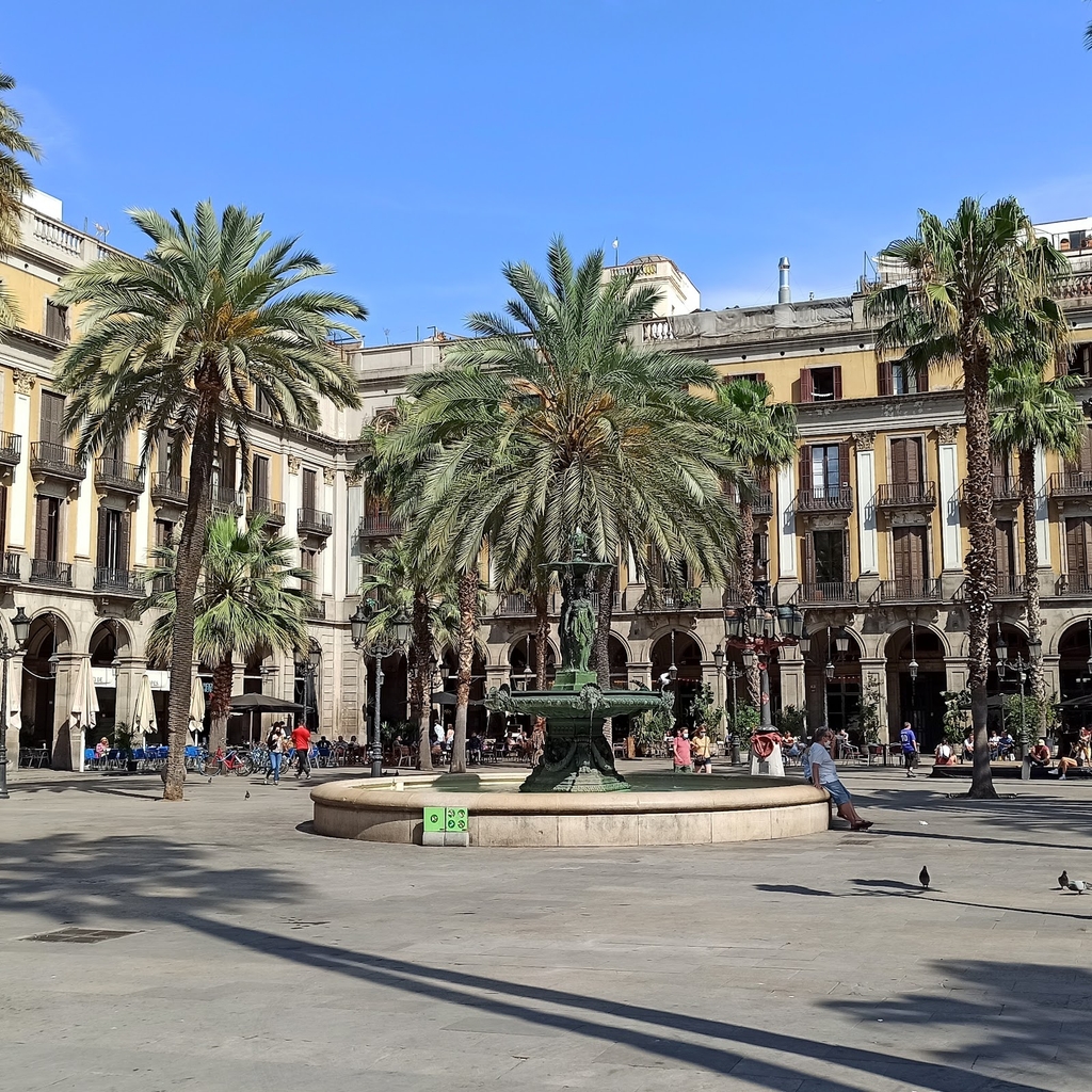 Plaça Reial (Source: Google Maps)