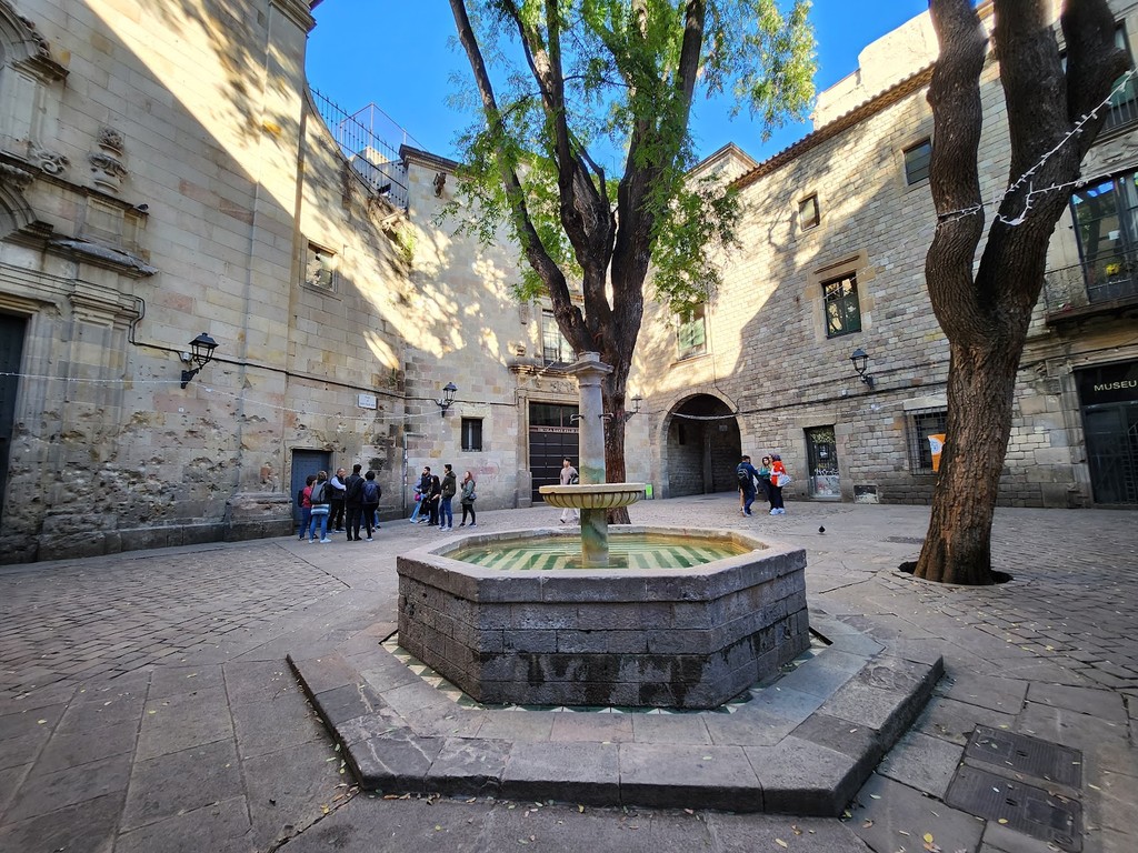 Plaça Sant Felip Neri (Source: Google Maps)