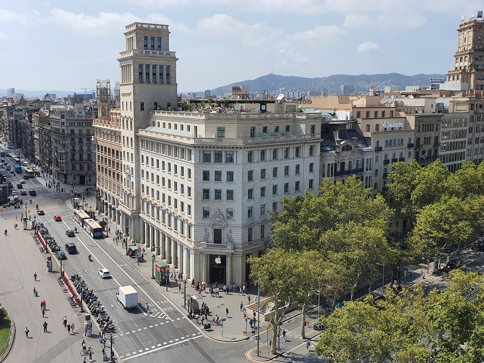 Plaça de Catalunya (Source: Google Maps)