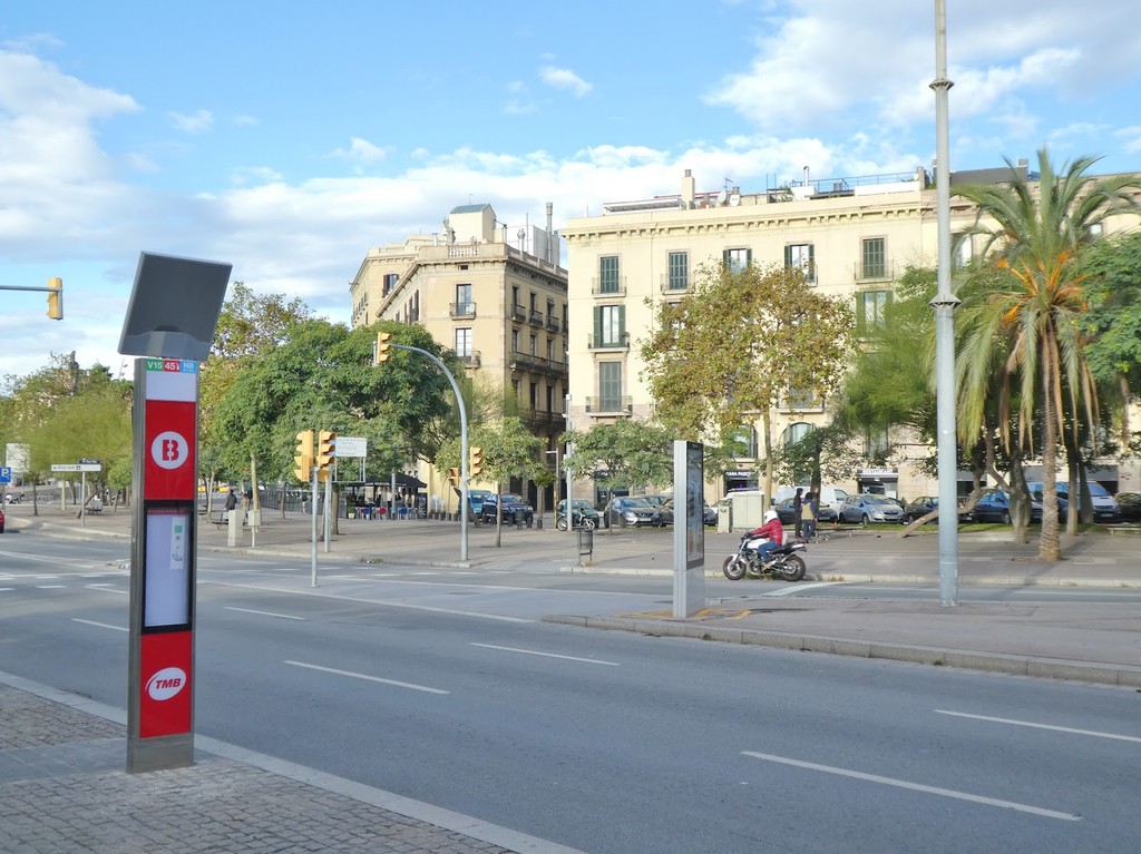 Plaça de Pau Vila (Source: Google Maps)