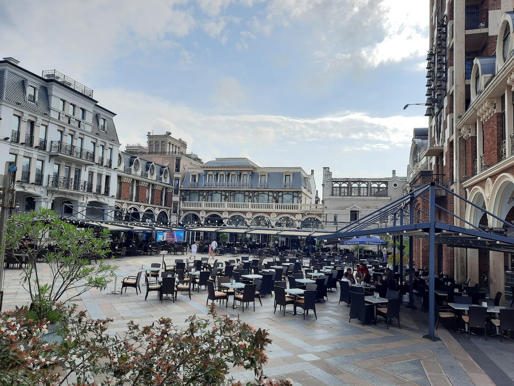 Piazza Square (Source: Google Maps)