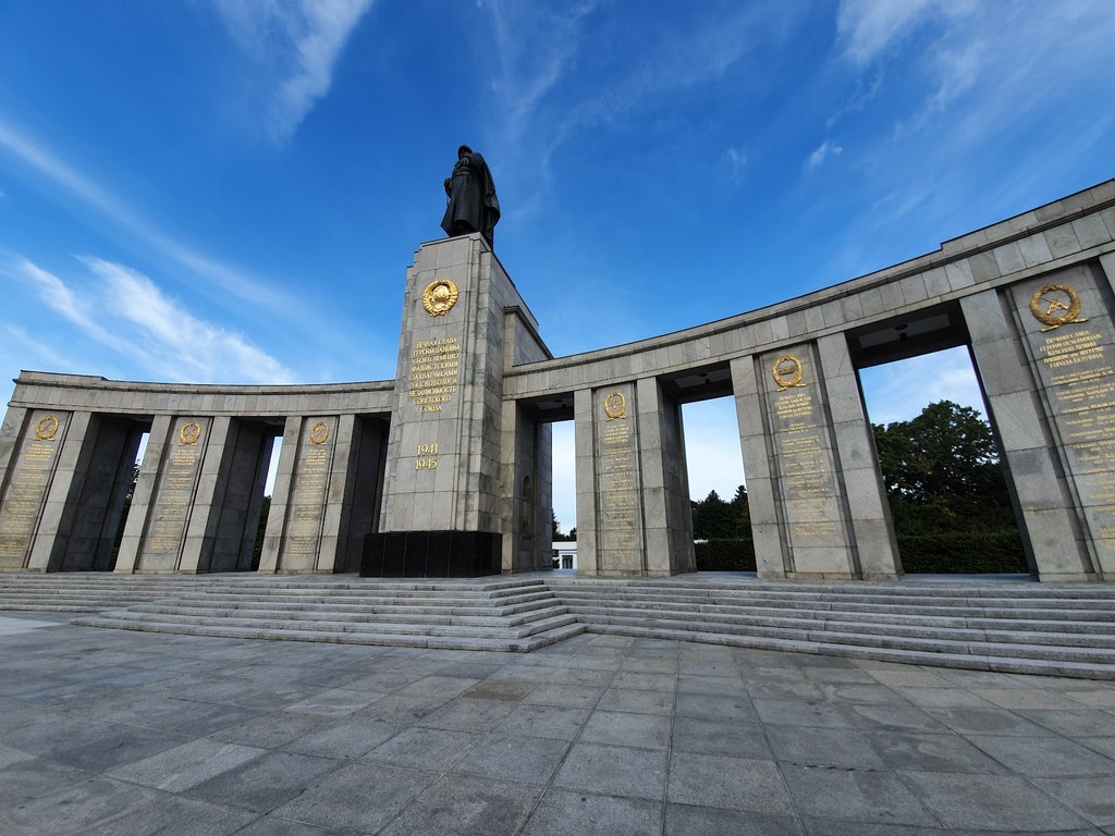 Soviet War Memorial (Tiergarten) (Source: Google Maps)