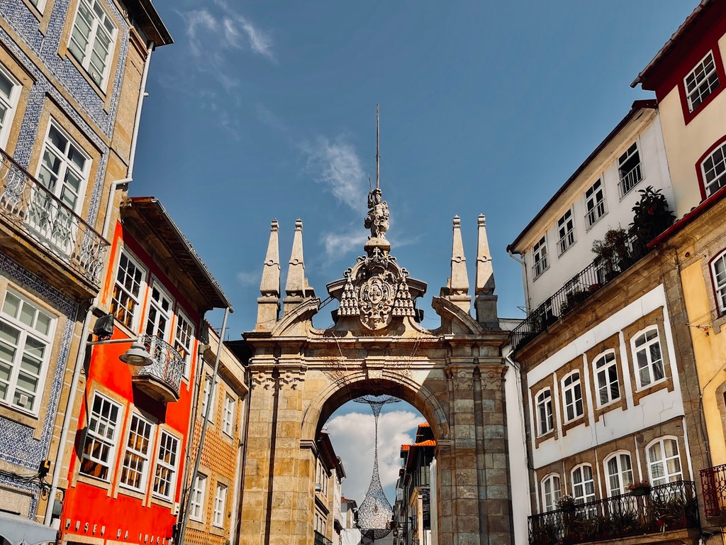 Arco da Porta Nova (Source: Google Maps)