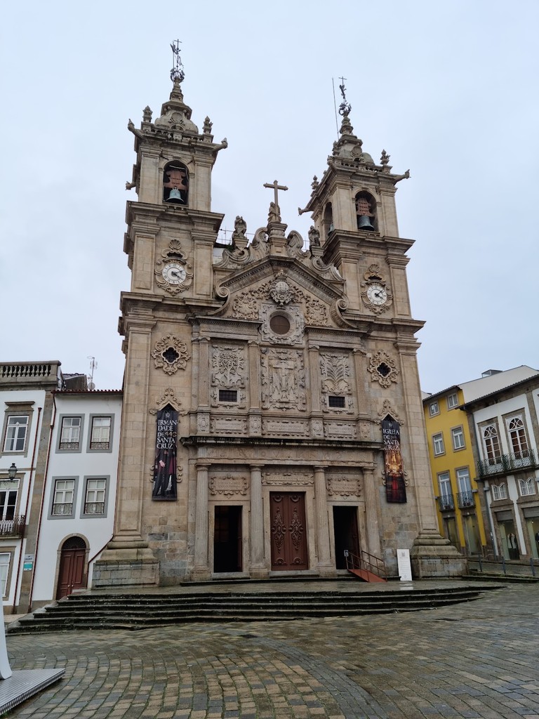 Igreja de Santa Cruz (Source: Google Maps)
