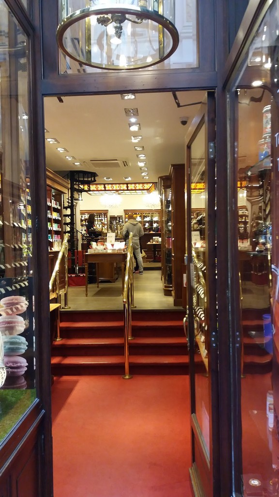 Galeries Royales Saint-Hubert (Source: Google Maps)