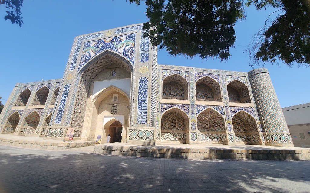 Nadir Divan-Begi Madrasah (Source: Google Maps)