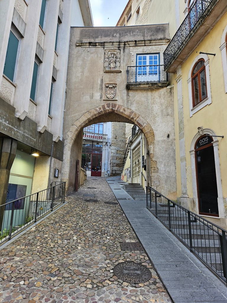 Almedina Arch (Source: Google Maps)
