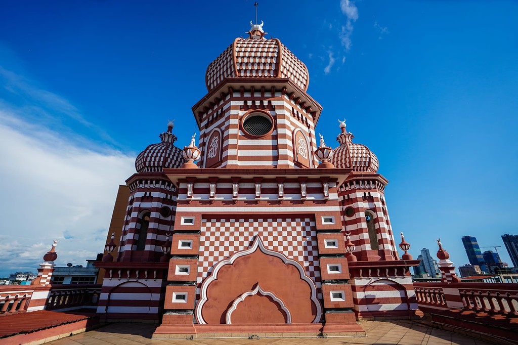 Jami Ul-Alfar Mosque (Red Mosque) (Source: Google Maps)