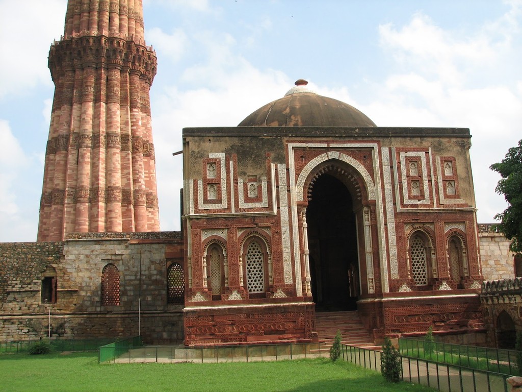 Alai Darwaza (Source: Google Maps)