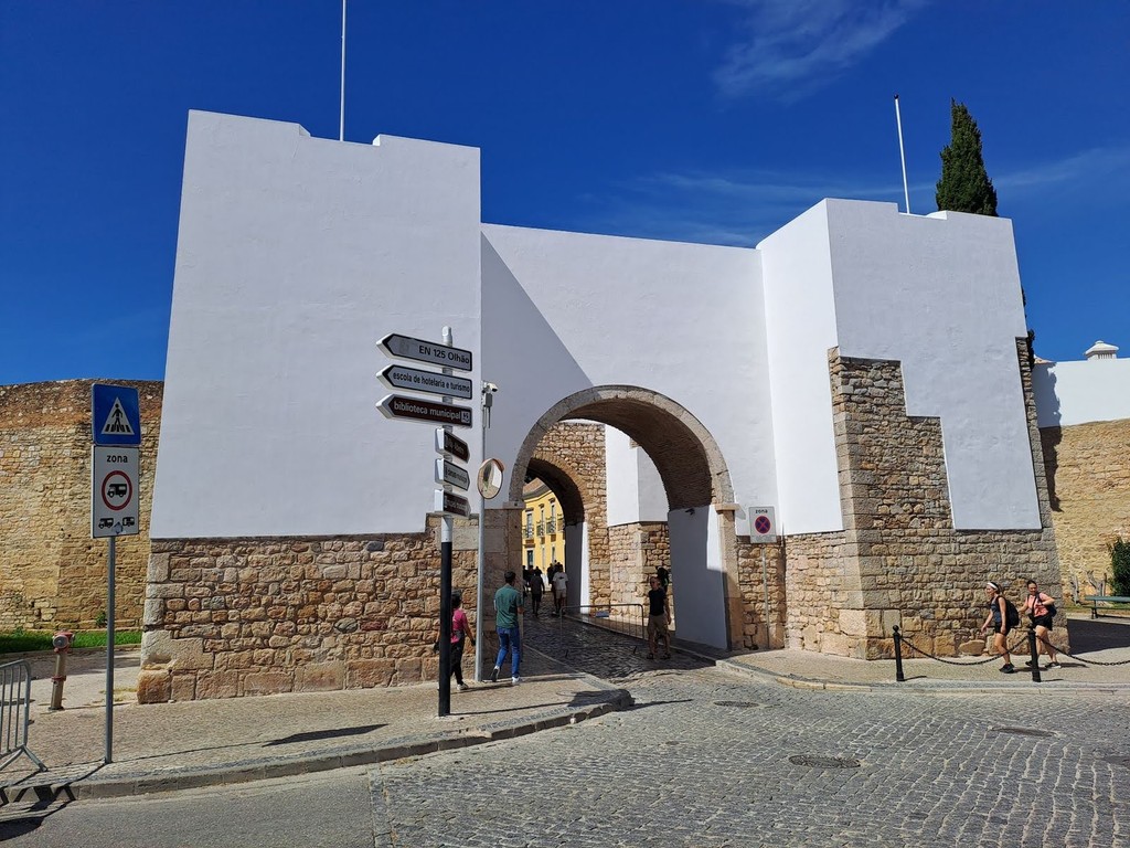 Arco do Repouso (The Quiet Arch) (Source: Google Maps)