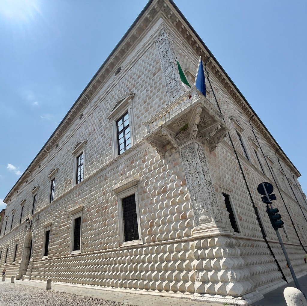 Palazzo dei Diamanti (Source: Google Maps)