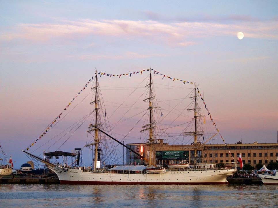 Dar Pomorza Museum Ship (Source: Google Maps)