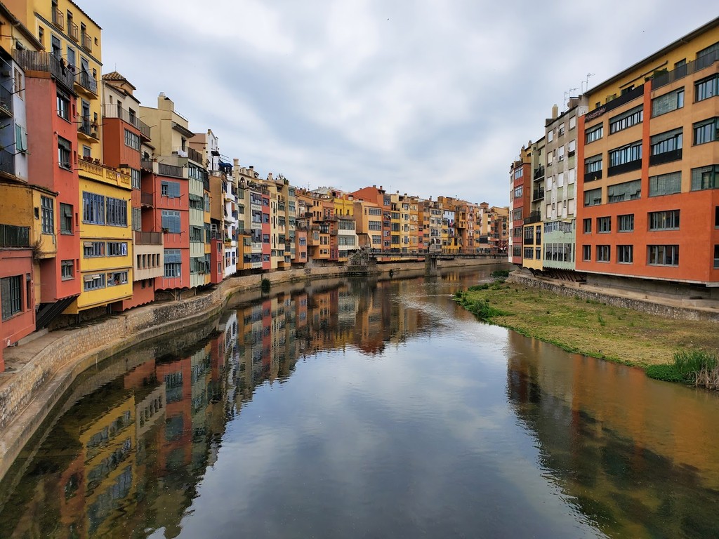 Onyar River and its Colorful Houses (Source: Google Maps)