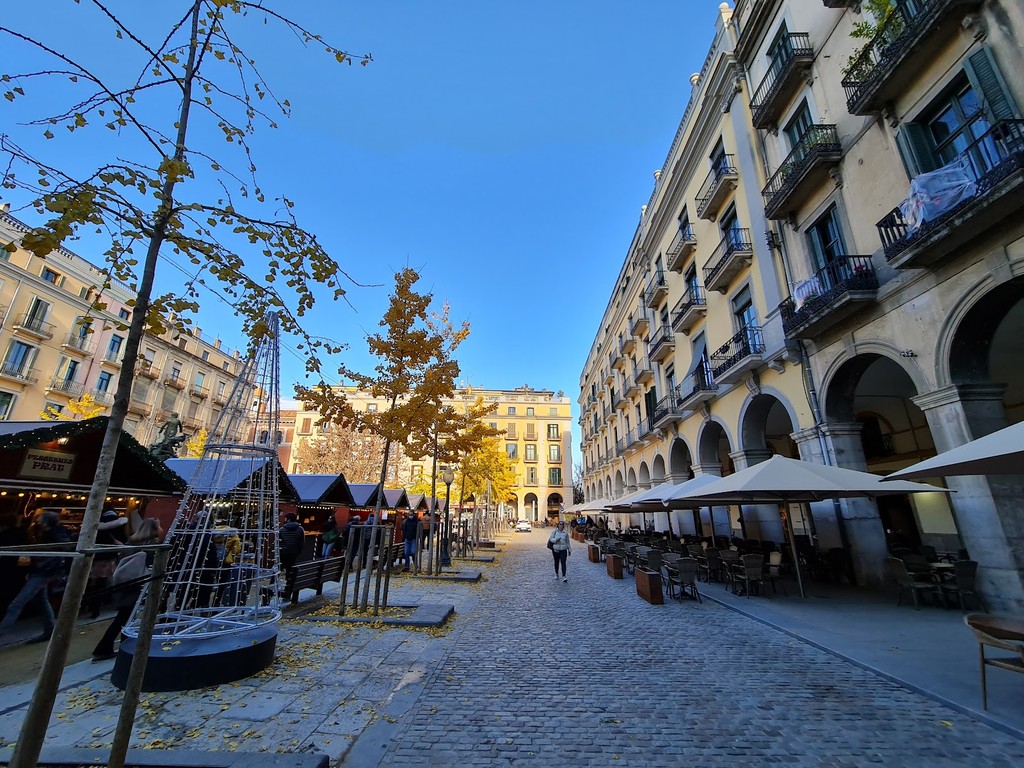 Plaça de la Independència (Source: Google Maps)