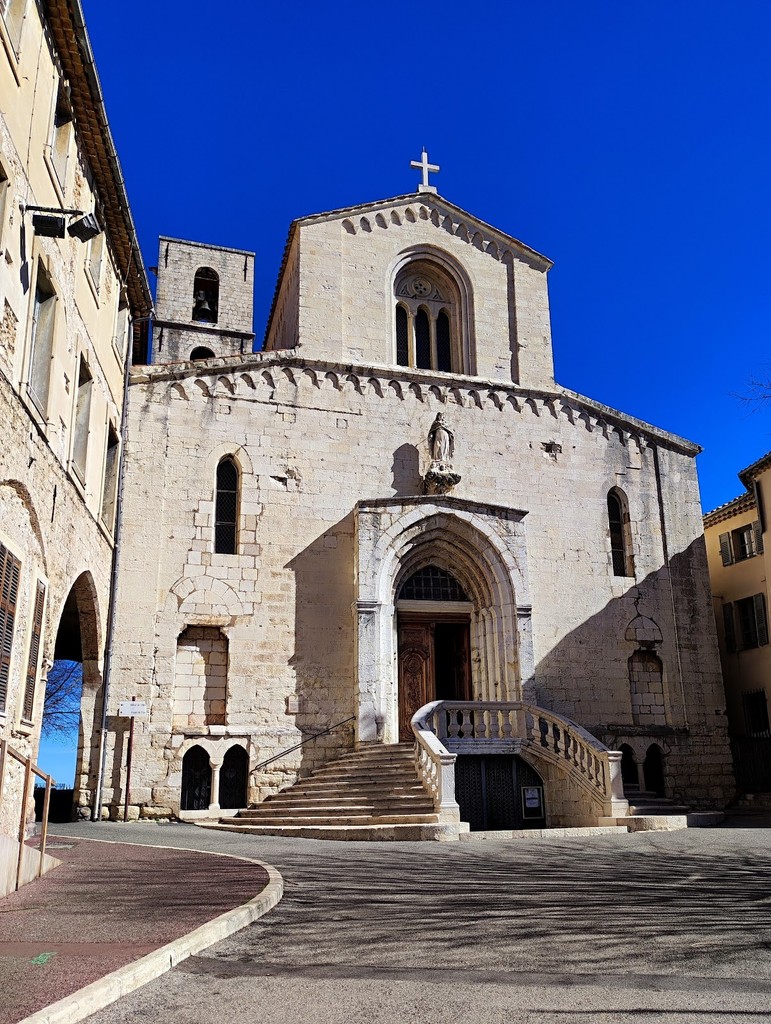 Cathédrale Notre-Dame-du-Puy (Source: Google Maps)