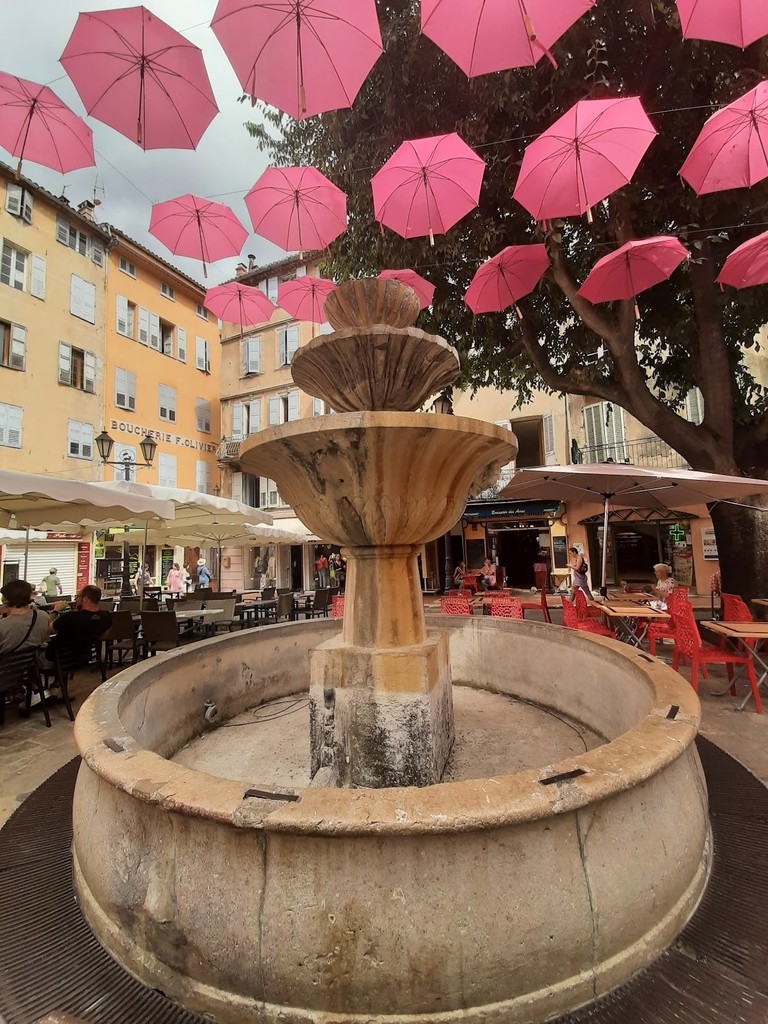 Place aux Aires (Source: Google Maps)