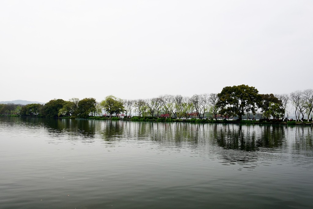 Su Causeway (苏堤) (Source: Google Maps)