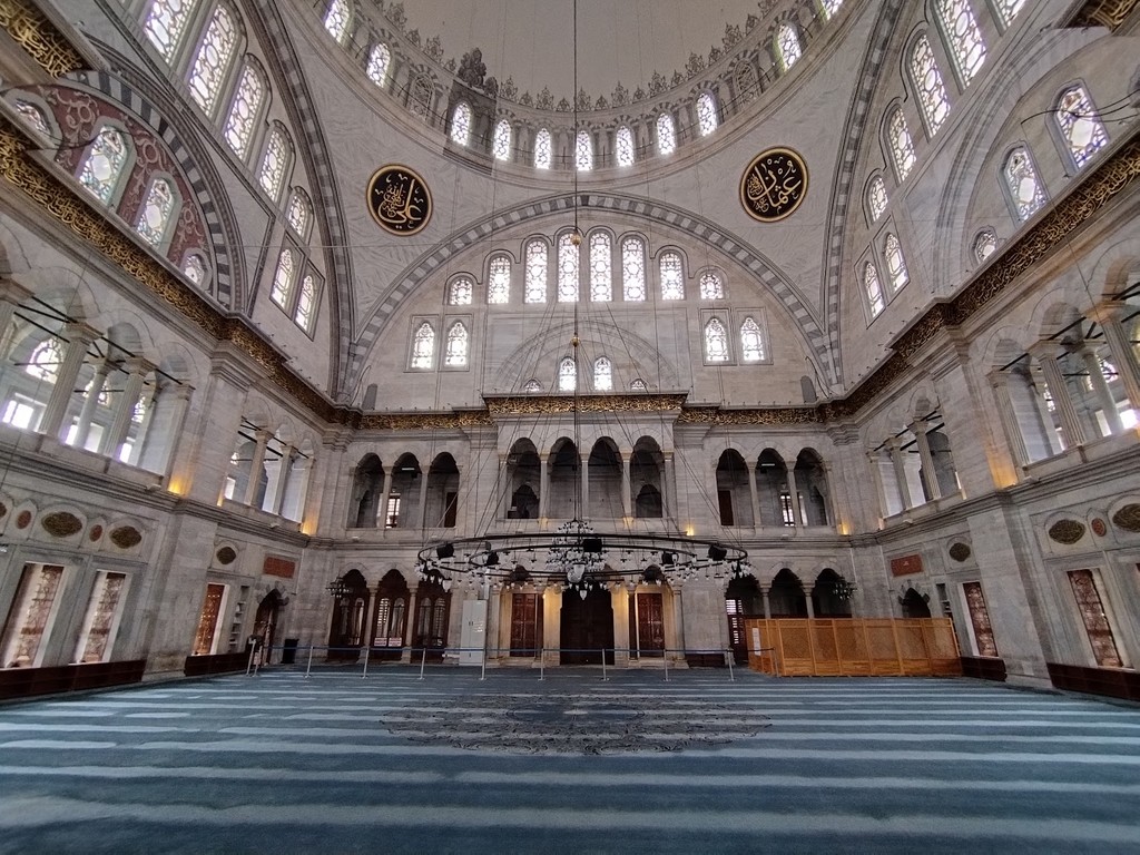 Nuruosmaniye Mosque (Source: Google Maps)