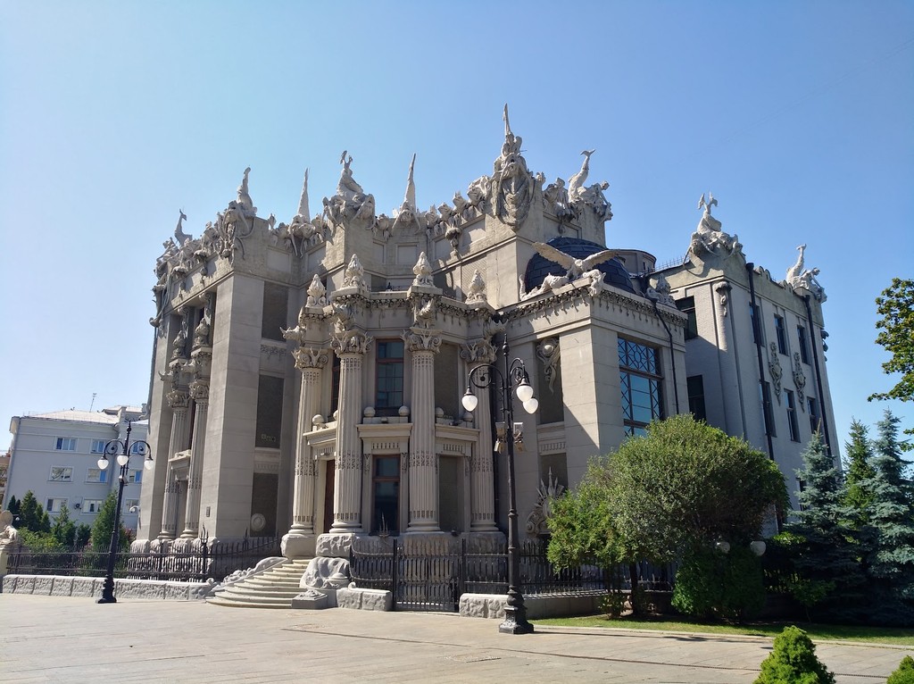 House with Chimaeras (Source: Google Maps)