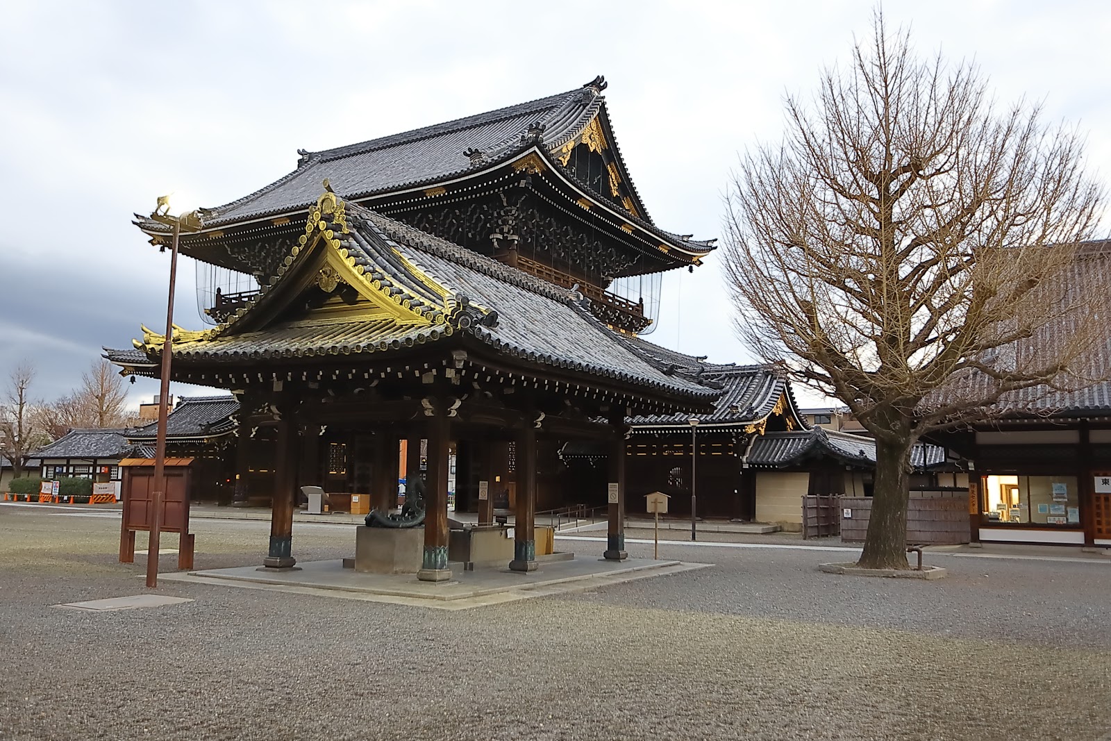 Higashi Honganji Temple (Source: Google Maps)