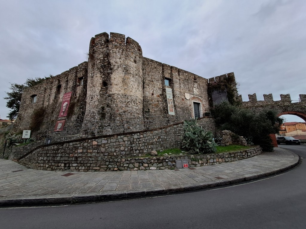 Castello San Giorgio (Source: Google Maps)