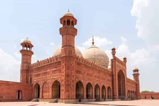 Badshahi Mosque (Source: Google Maps)