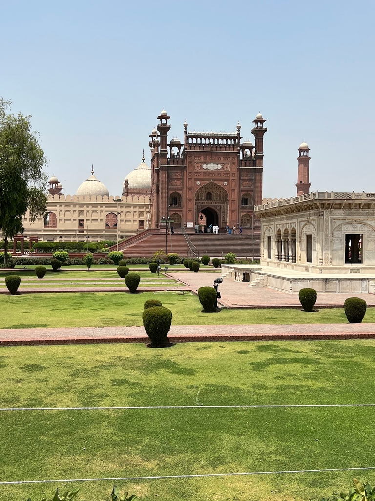 Hazuri Bagh Baradari (Source: Google Maps)