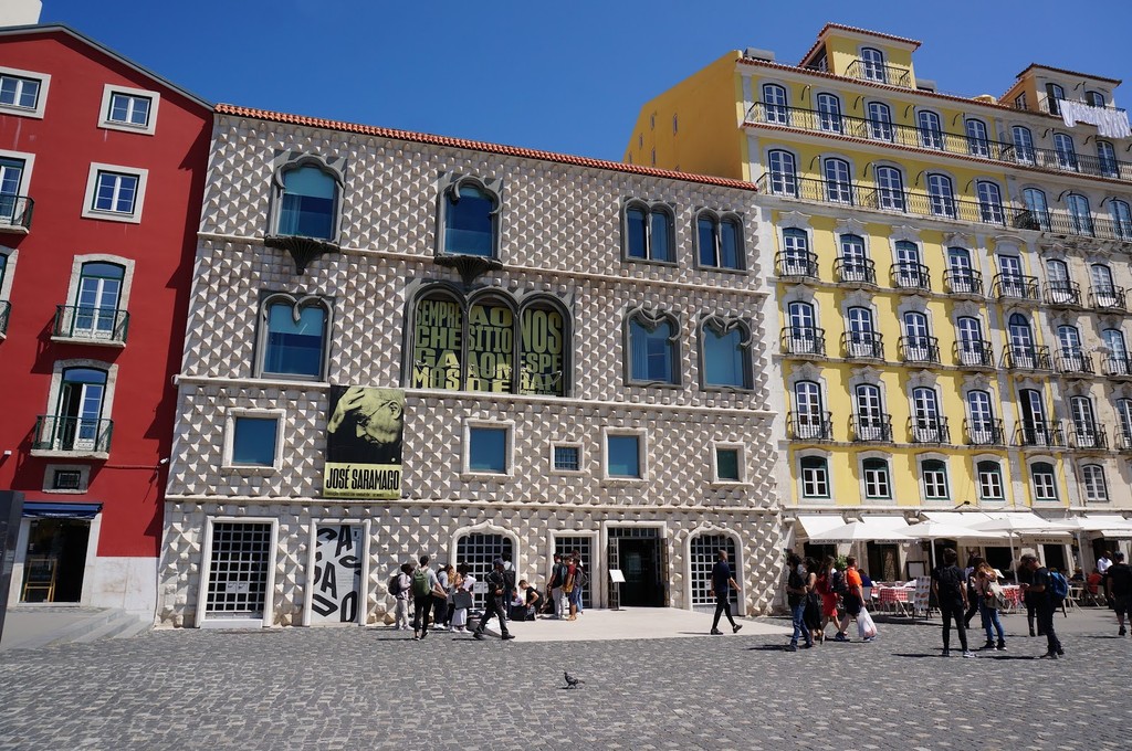 Casa dos Bicos (Source: Google Maps)