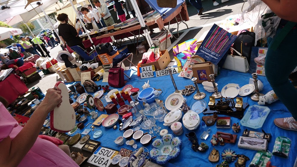 Feira da Ladra (Thieves' Market) (Source: Google Maps)