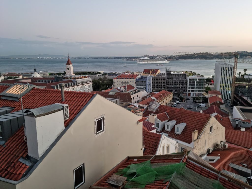 Miradouro de Santa Catarina (Source: Google Maps)