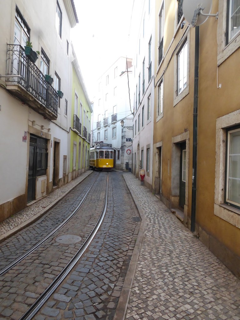 Rua das Escolas Gerais (Source: Google Maps)