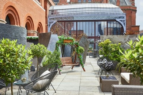 St. Pancras Renaissance Hotel (Source: Google Maps)