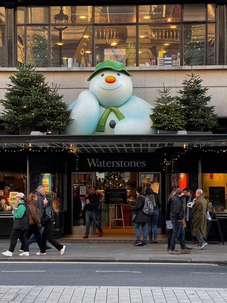 Waterstones Piccadilly (Source: Google Maps)