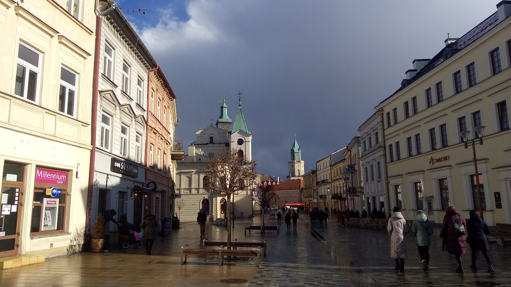Krakowskie Przedmieście Street (Source: Google Maps)