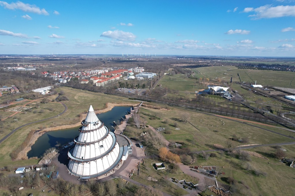 Millennium Tower (Jahrtausendturm) (Source: Google Maps)