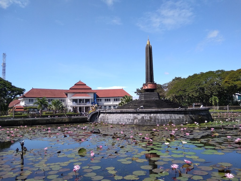 Tugu Malang (Tugu Monument) (Source: Google Maps)