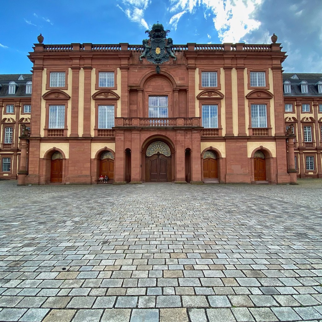 Mannheim Palace (Mannheimer Schloss) (Source: Google Maps)