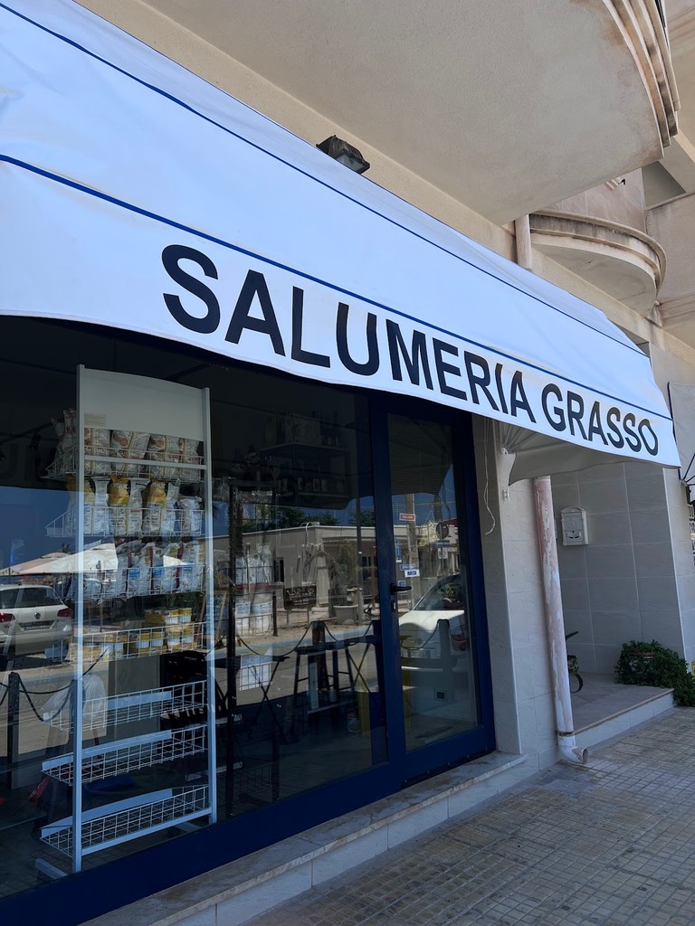 Local Boutiques & Gastronomia (Source: Google Maps)