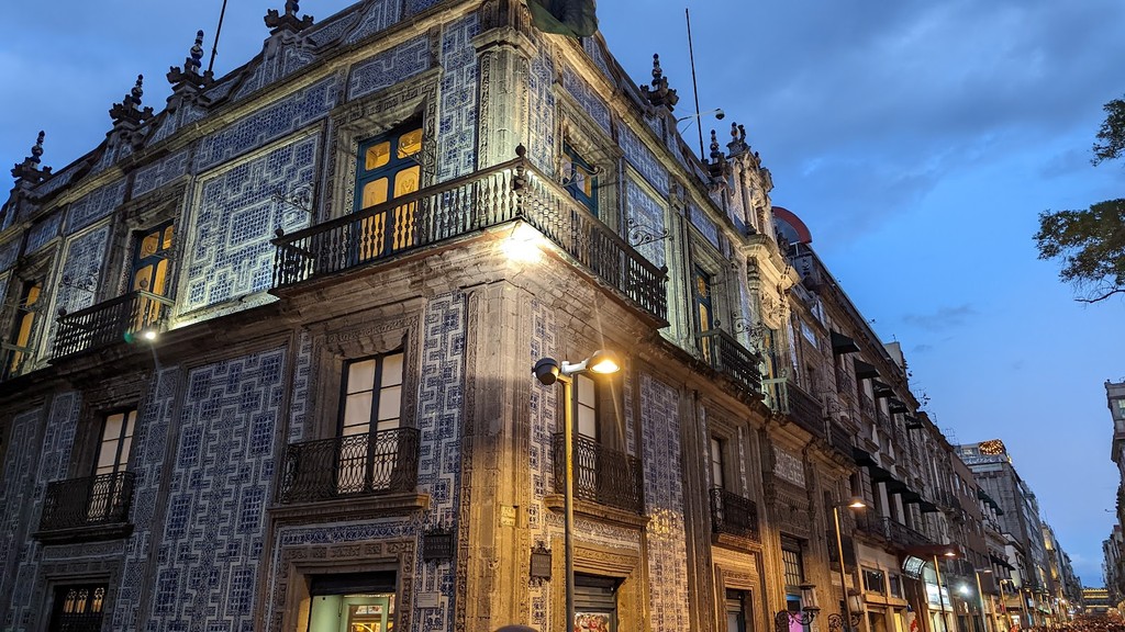 Casa de los Azulejos (Source: Google Maps)
