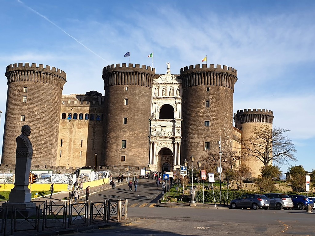 Castel Nuovo (Maschio Angioino) (Source: Google Maps)