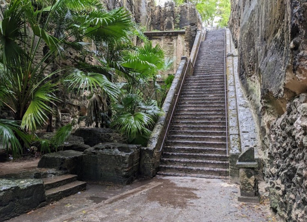 Queen's Staircase (Source: Google Maps)