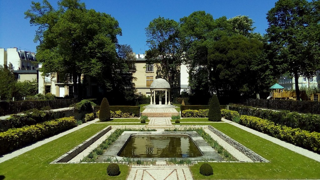 Parc de la Folie Saint James (Source: Google Maps)