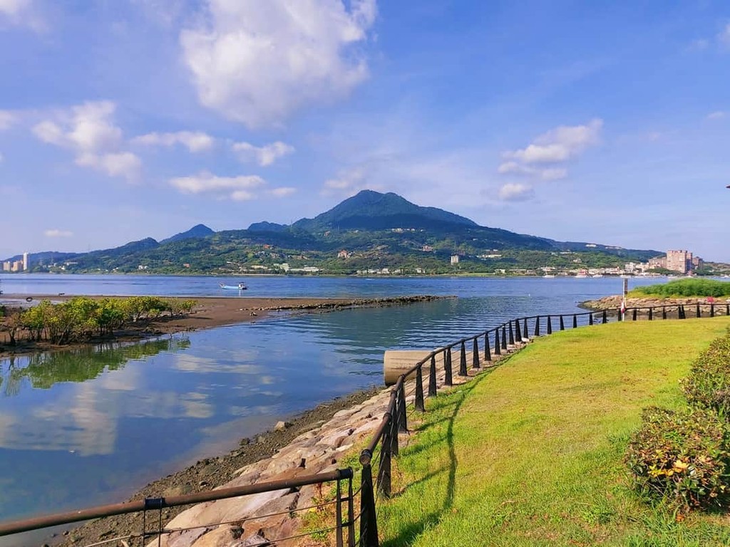 Tamsui Riverbank (Source: Google Maps)